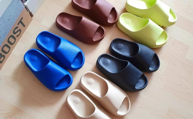 YEEZY SLIDES