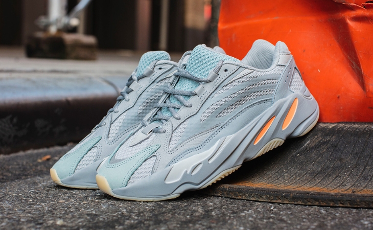 YEEZY BOOST 700 V2