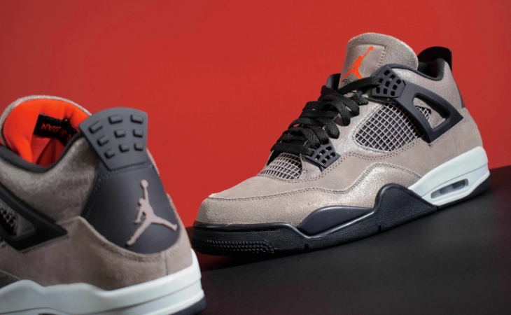 JORDAN RETRO 4